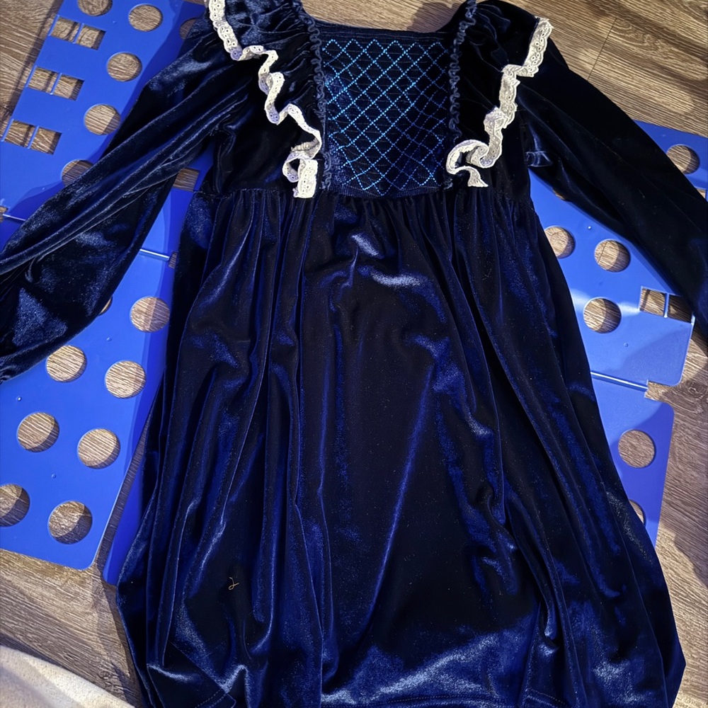 Elegant Sapphire Blue Velvet Kids Formal Dress